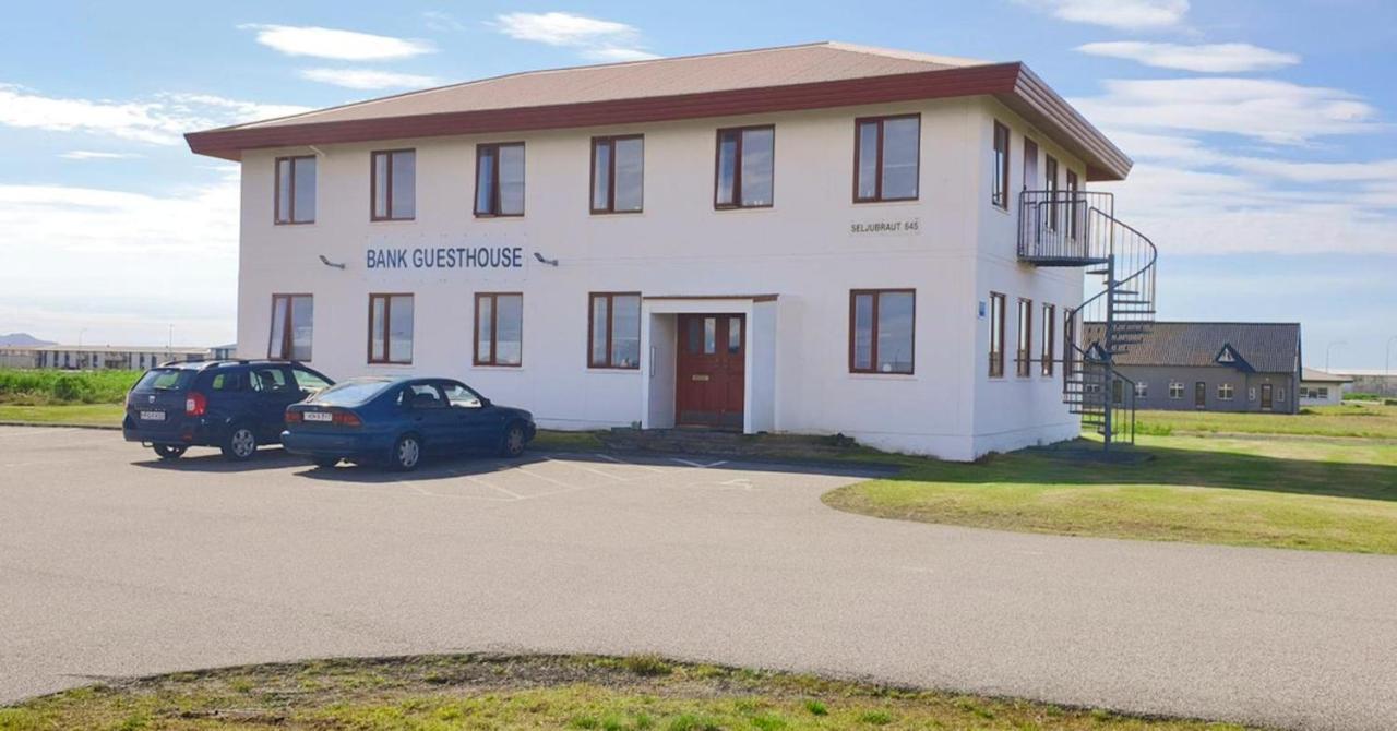 Bank Guesthouse By Kef Airport ケプラヴィーク エクステリア 写真