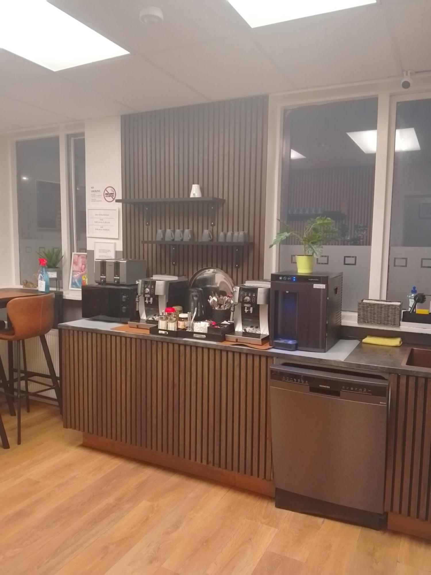 Bank Guesthouse By Kef Airport ケプラヴィーク エクステリア 写真