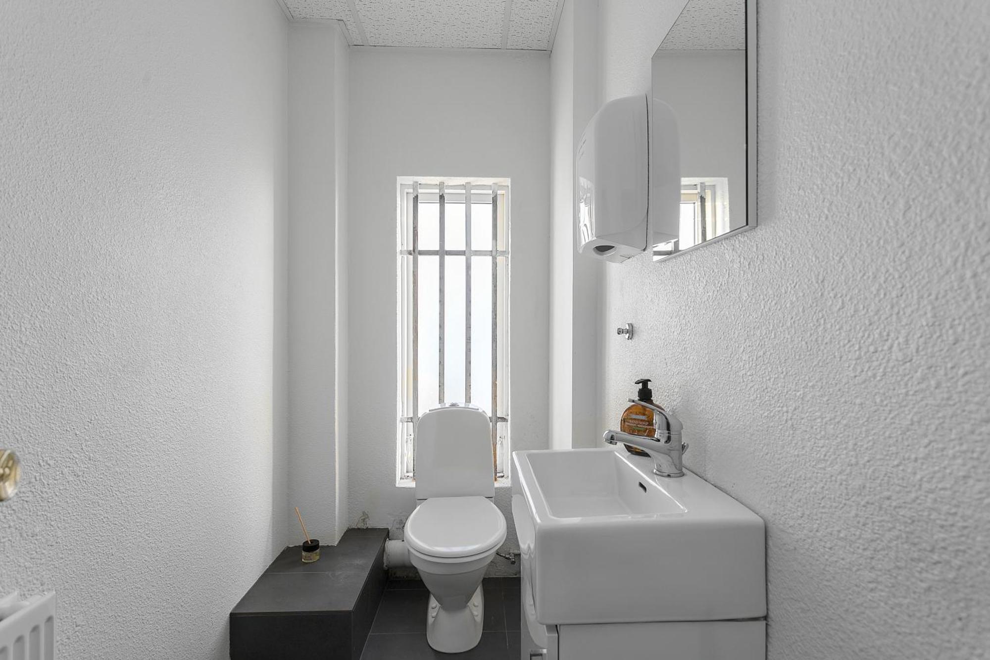 Bank Guesthouse By Kef Airport ケプラヴィーク エクステリア 写真