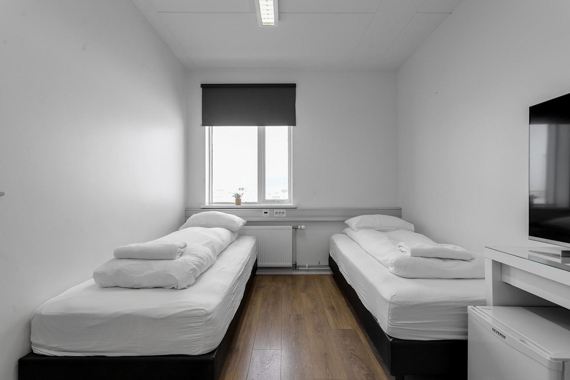 Bank Guesthouse By Kef Airport ケプラヴィーク エクステリア 写真